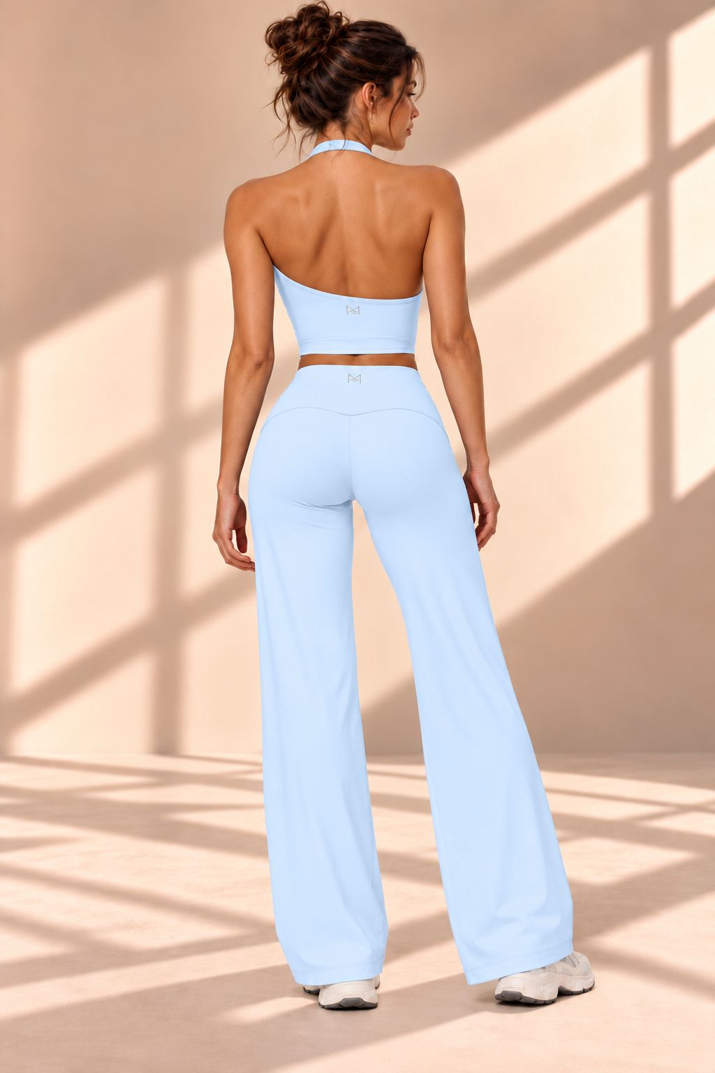 Front view of Aire Celeste sky-blue three-piece set with jacket, cropped top and wide-leg pants